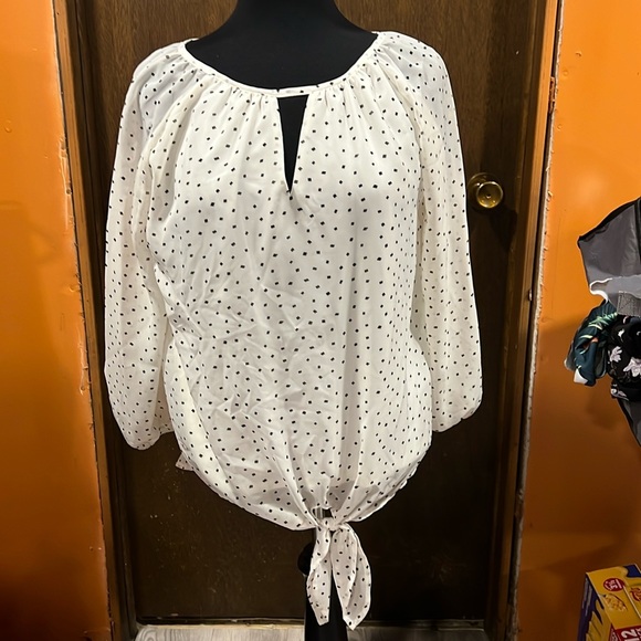Off white front tie  blouse very soft and comfortable - Picture 1 of 3